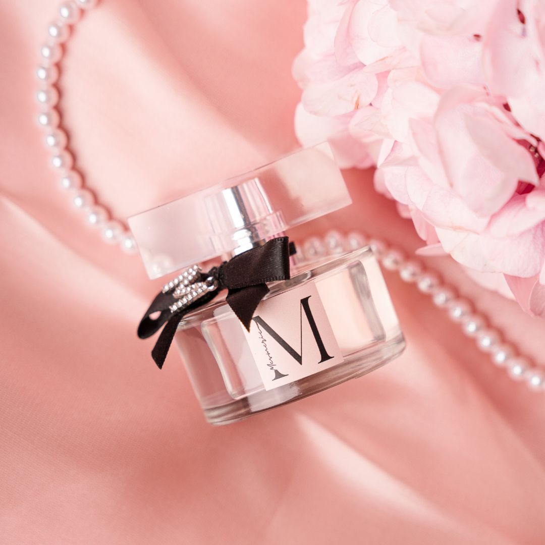 Parfum bottle with pearl and flower